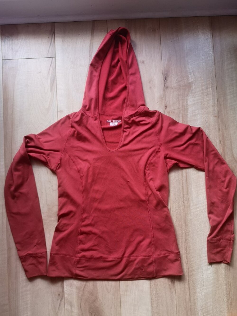 ARC Arc'teryx - Women's Long Sleeve Technical Sun Hoody - Red - Size Medium